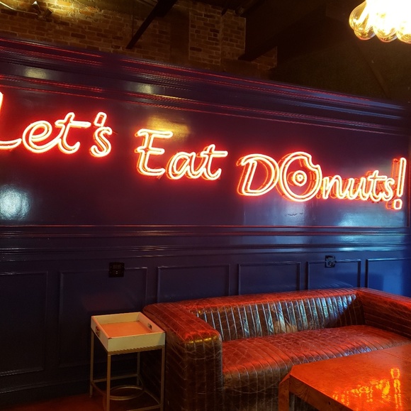 Meet your Posher, Debra - Picture 1 of 1